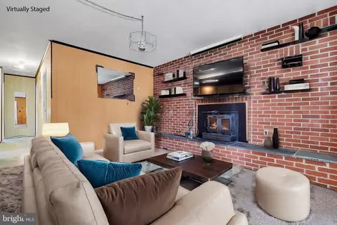 Living - 312 Broadway St, Frederick, MD 21701 photo 2 of 3