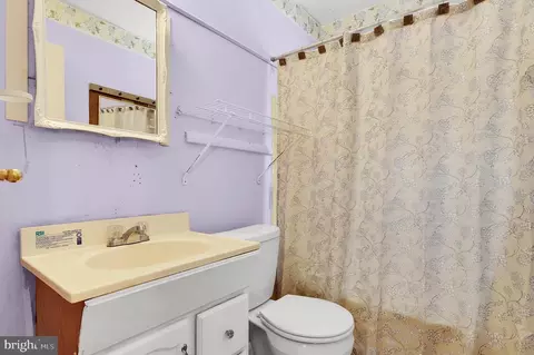Bath - 312 Broadway St, Frederick, MD 21701 photo 2 of 2