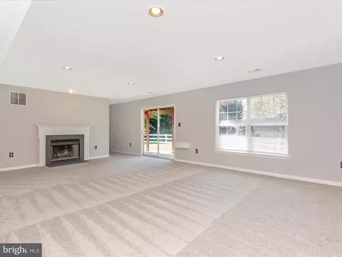 Living - 1005 Bexhill Dr, Frederick, MD 21702 photo 14 of 18