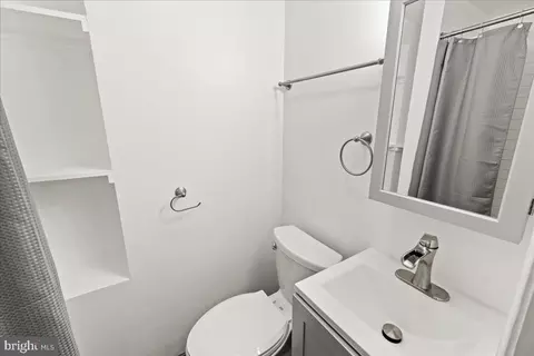 Bath - 109 5th St W, Frederick, MD 21701 photo 3 of 4