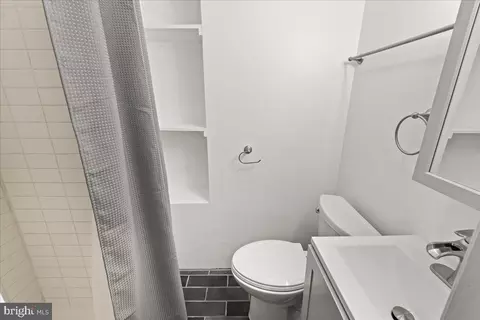 Bath - 109 5th St W, Frederick, MD 21701 photo 4 of 4
