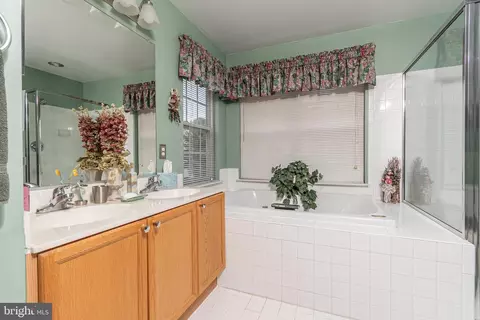 Bath - 150 Harpers Way, Frederick, MD 21702 photo 4 of 7
