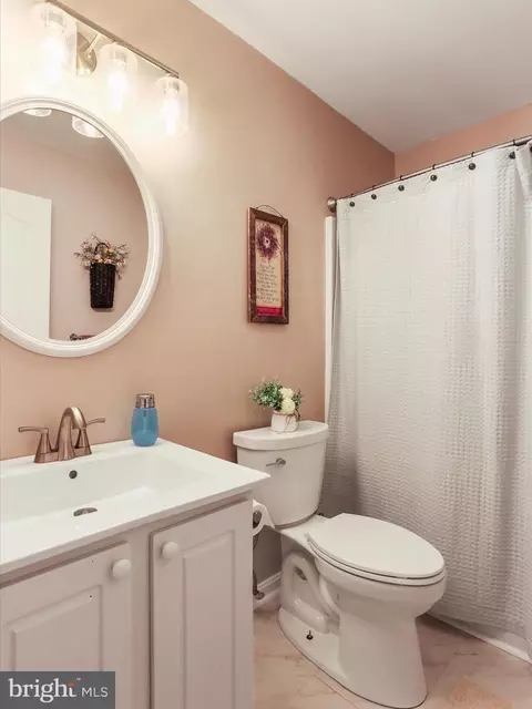 Bath - 210 E K St, Brunswick, MD 21716 photo 3 of 4