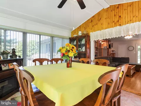 Dining - 210 E K St, Brunswick, MD 21716 photo 3 of 3