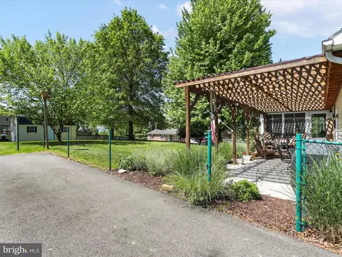 Exterior - 210 E K St, Brunswick, MD 21716 photo 4 of 7