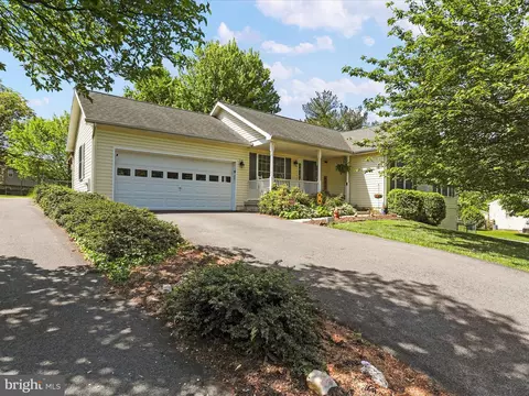 210 E K St, Brunswick, MD 21716