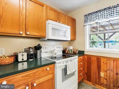 Kitchen - 210 E K St, Brunswick, MD 21716 photo 3 of 4