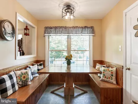 Dining - 210 E K St, Brunswick, MD 21716 photo 1 of 3