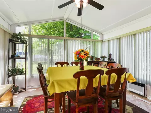 Dining - 210 E K St, Brunswick, MD 21716 photo 2 of 3