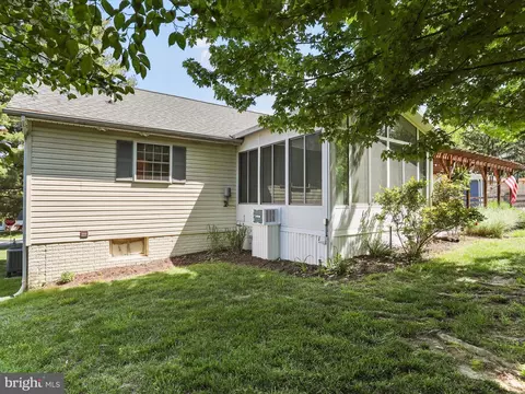 Exterior - 210 E K St, Brunswick, MD 21716 photo 6 of 7