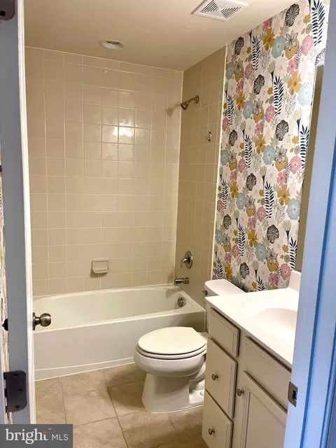 Bath - 402 Pemberton Park Ln, Frederick, MD 21703 photo 4 of 4