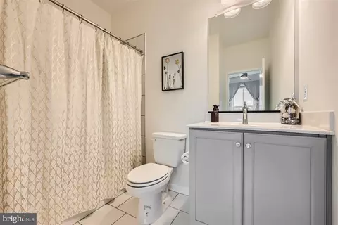Bath - 950 Holden Rd, Frederick, MD 21701 photo 5 of 7