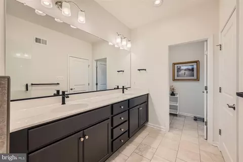 Bath - 950 Holden Rd, Frederick, MD 21701 photo 3 of 7