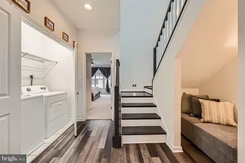 Entry Way - 950 Holden Rd, Frederick, MD 21701 photo 4 of 5