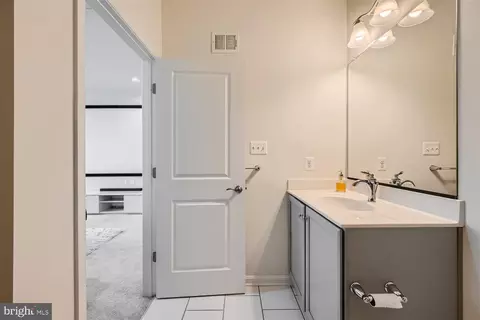 Bath - 950 Holden Rd, Frederick, MD 21701 photo 6 of 7