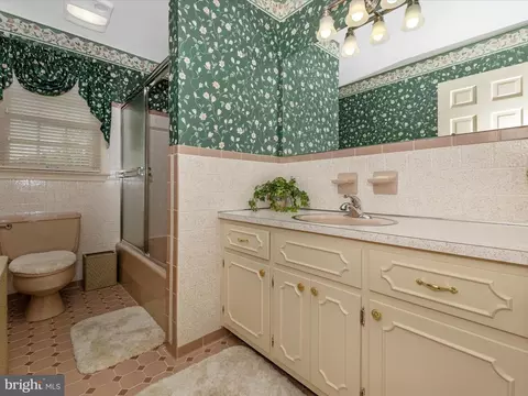 Bath - 7901 Runnymeade Dr, Frederick, MD 21702 photo 3 of 3