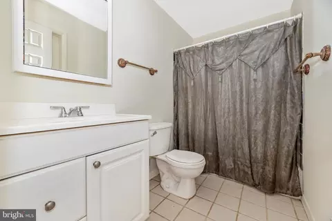 Bath - 28014 Barnes Rd, Monrovia, MD 21770 photo 1 of 2