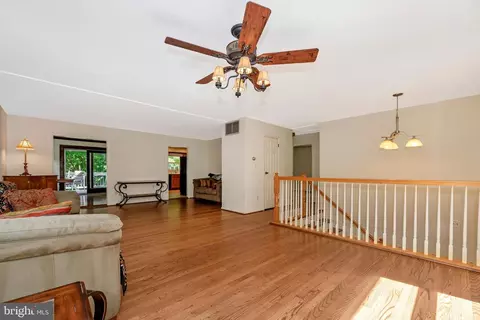 Living - 28014 Barnes Rd, Monrovia, MD 21770 photo 3 of 8