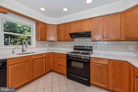 Kitchen - 28014 Barnes Rd, Monrovia, MD 21770 photo 4 of 4