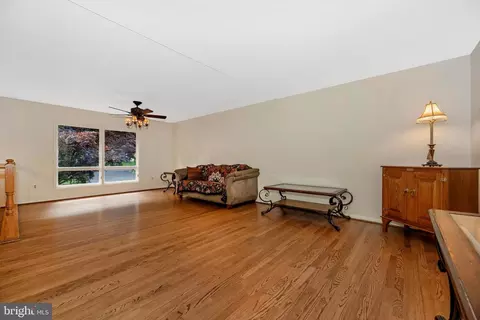 Living - 28014 Barnes Rd, Monrovia, MD 21770 photo 5 of 8