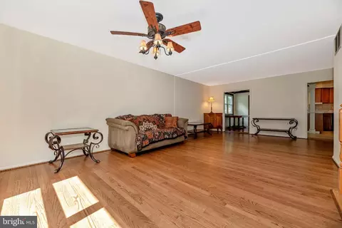 Living - 28014 Barnes Rd, Monrovia, MD 21770 photo 2 of 8