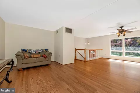 Living - 28014 Barnes Rd, Monrovia, MD 21770 photo 4 of 8