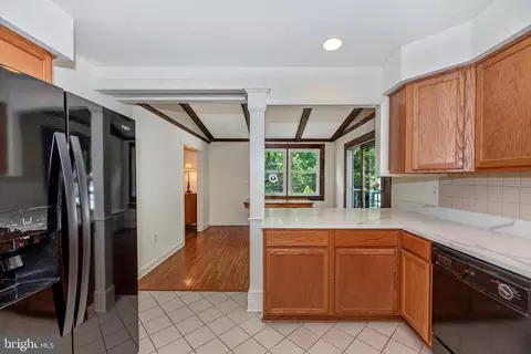 Kitchen - 28014 Barnes Rd, Monrovia, MD 21770 photo 2 of 4