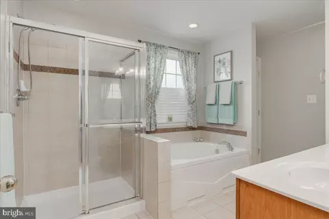 Bath - 111 Wheeler Ln, Frederick, MD 21702 photo 2 of 5