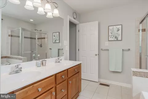 Bath - 111 Wheeler Ln, Frederick, MD 21702 photo 3 of 5