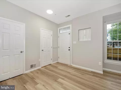 5709 Duke Ct, Frederick, MD 21703 photo 2