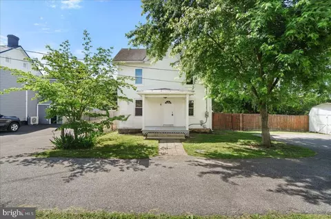 4 Pennsylvania Dr, Walkersville, MD 21793
