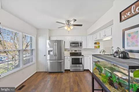 Kitchen - 6721 Killdeer Ct, Frederick, MD 21703 photo 3 of 5