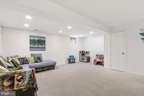 Living - 6721 Killdeer Ct, Frederick, MD 21703 photo 4 of 4