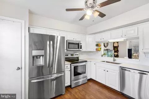Kitchen - 6721 Killdeer Ct, Frederick, MD 21703 photo 4 of 5