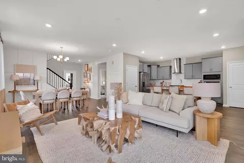 Living - 724 Bond St, Frederick, MD 21701 photo 2 of 4