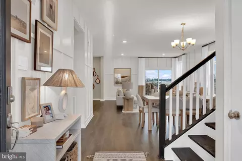 Entry Way - 730 Bond St, Frederick, MD 21701 photo 1 of 2
