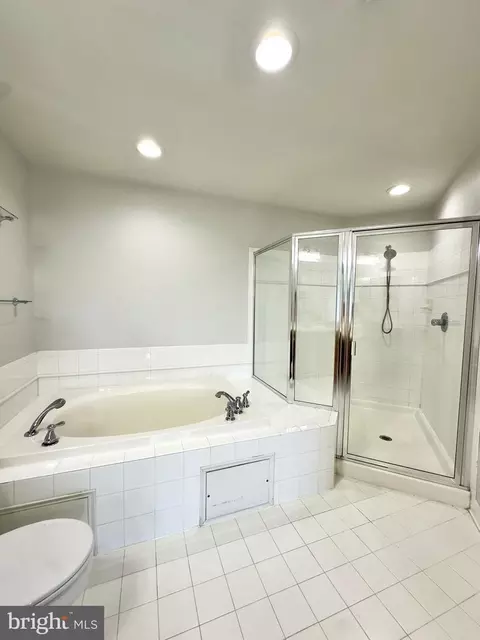 Bath - 1790 B Poolside Way #22-B, Frederick, MD 21701 photo 3 of 4