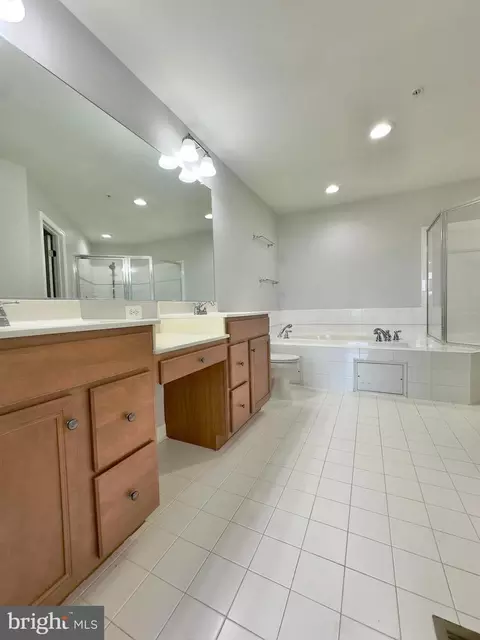 Bath - 1790 B Poolside Way #22-B, Frederick, MD 21701 photo 1 of 4