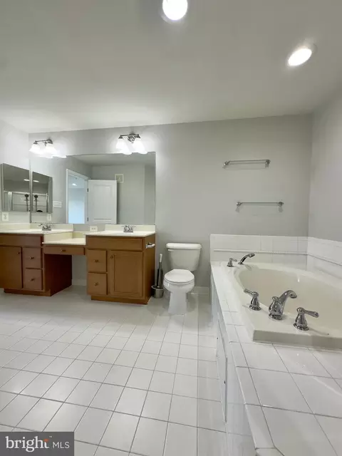 Bath - 1790 B Poolside Way #22-B, Frederick, MD 21701 photo 2 of 4