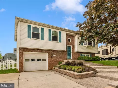101 Centerside Rd, Mount Airy, MD 21771