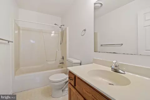 Bath - 2423 Prentice Ct, Frederick, MD 21702 photo 3 of 4