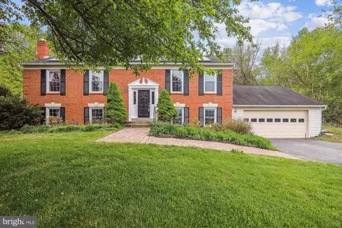 2215 Regina Dr, Clarksburg, MD 20871