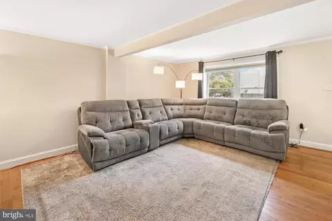 Living - 1779 Heather Ln, Frederick, MD 21702 photo 2 of 6