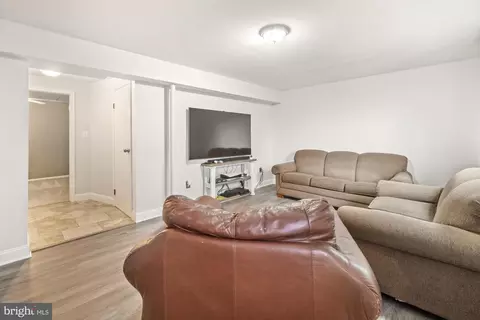 Living - 1779 Heather Ln, Frederick, MD 21702 photo 5 of 6