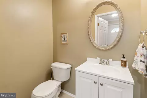 Bath - 1779 Heather Ln, Frederick, MD 21702 photo 1 of 4