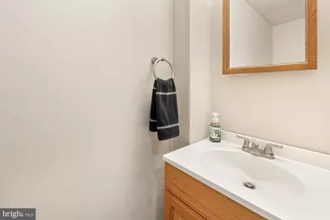 Bath - 1779 Heather Ln, Frederick, MD 21702 photo 4 of 4