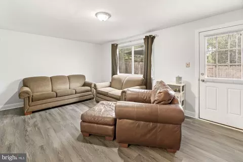 Living - 1779 Heather Ln, Frederick, MD 21702 photo 4 of 6
