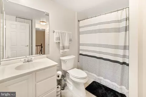Bath - 1779 Heather Ln, Frederick, MD 21702 photo 3 of 4
