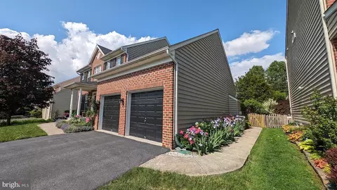 105 Wheeler Ln, Frederick, MD 21702 photo 2