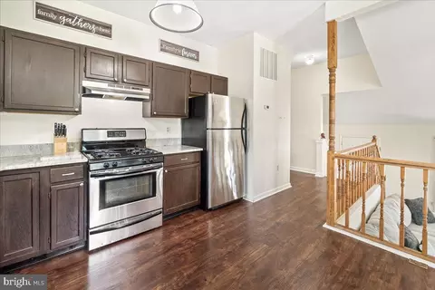 Entry Way - 1021 Cheryls Ct, Frederick, MD 21703 photo 1 of 2